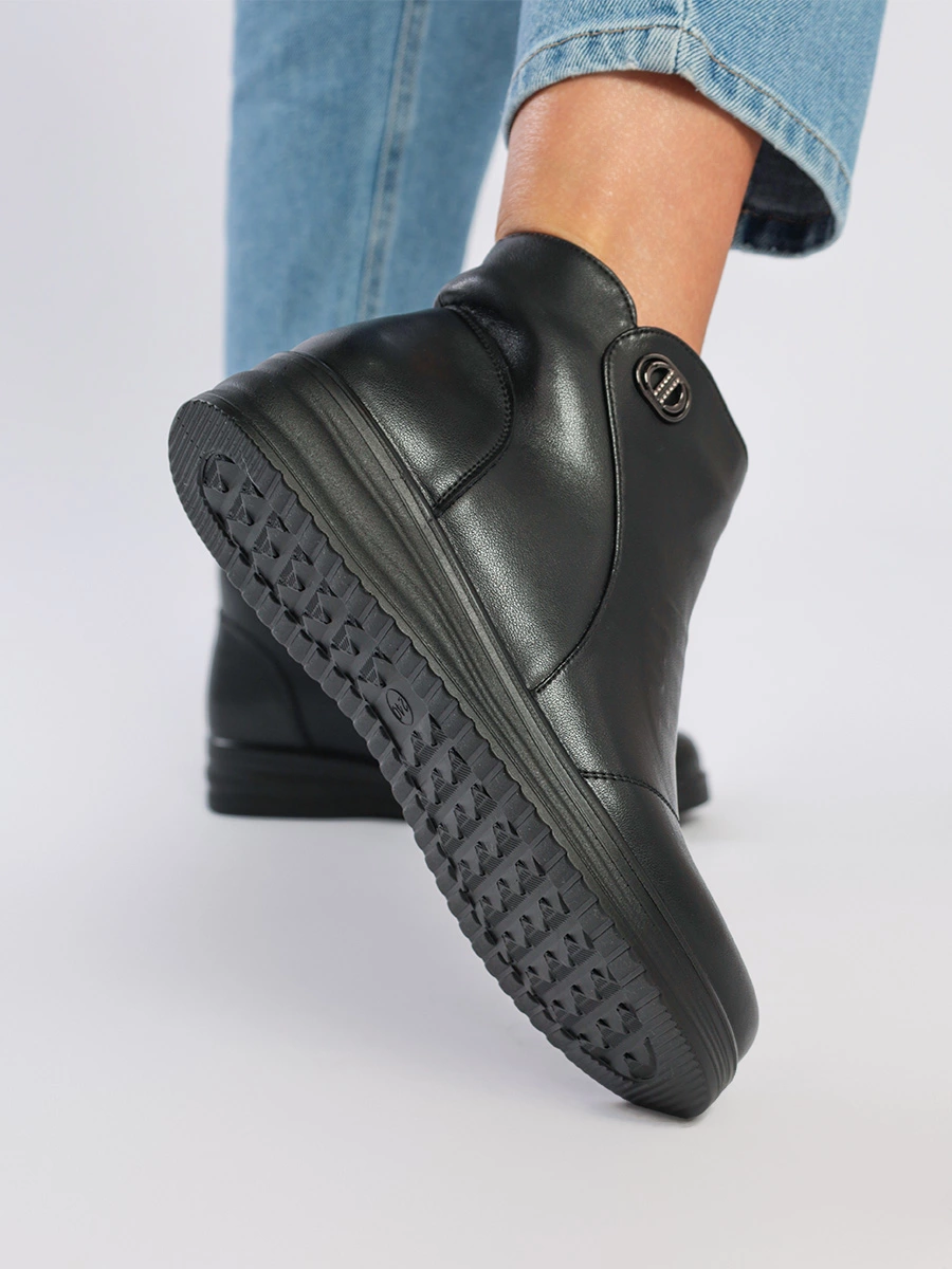 Ботинки черного цвета с боковой молнией